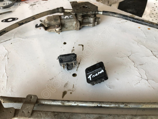 Ford Taunus Sağ Sol Ön Cam Açma Kapama Düğmesi