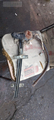 Mazda 323 sol ön cam krikosu