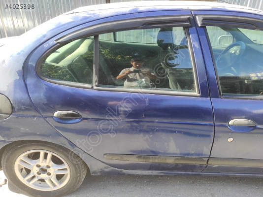 RENAULT MEGANE-1 ÇIKMA SAĞ ARKA DOLU KAPI