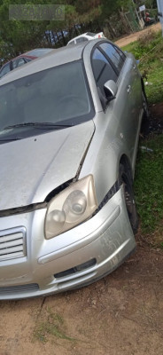 Toyota avensis sağ sol far