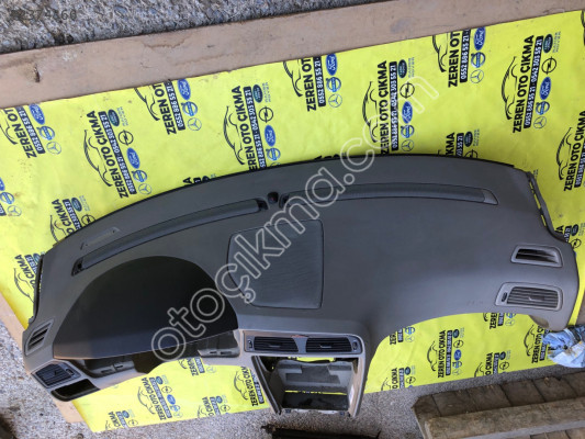 VOLVO S60 GÖĞÜS KOMPLE TORPİDO ÇIKMA
