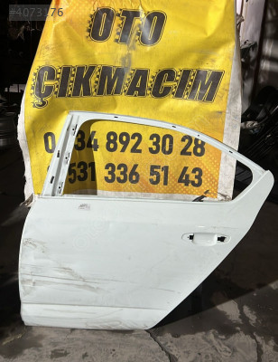 SKODA OCTAVİA SOL ARKA KAPI