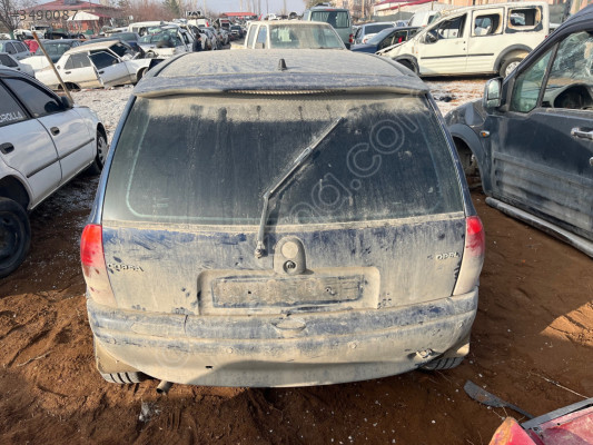 Opel corsa. Bagaj kapak. Dolu