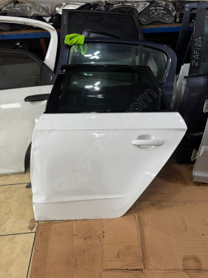AUDİ A3 İçin Çıkma Sol Arka Kapı Parçası