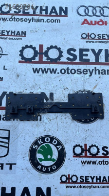 186024730 Volkswagen Passat b8.5 b8 arka tavan kartonu braketi