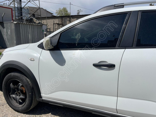 DACİA SANDERO SOL ÖN KAPI ORİJİNAL SÖKME