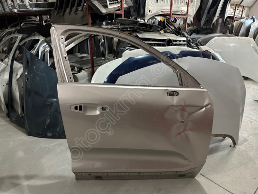 VOLVO XC40 ÇIKMA ORJİNAL SAĞ ÖN KAPI BD1