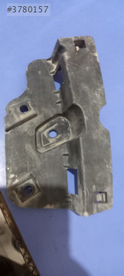 Fiat Linea 2015 sağ ön far alt braketi