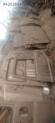 Toyota Hilux sağ arka kapı