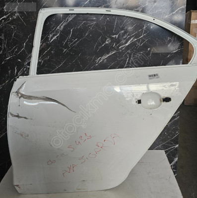 VOLKSWAGEN JETTA SOL ARKA KAPI 5C6833055