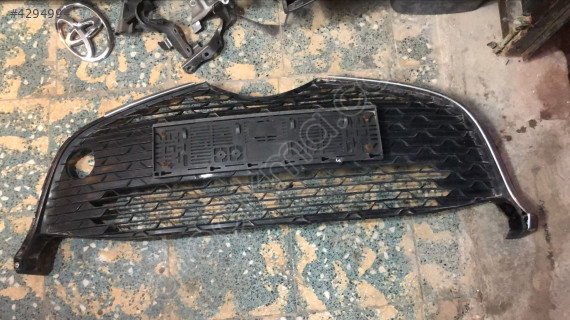 TOYOTA YARİS ORJİNAL ÇIKMA ÖN TAMPON IZGARASI