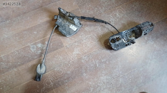 Renault Fluence sağ ön kapı kilidi dış kapı açma kolu iç tablası