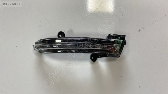 RENAULT MEGANE 4 2016-2024 MODEL ORİJİNAL SAĞ AYNA SİNYALİ