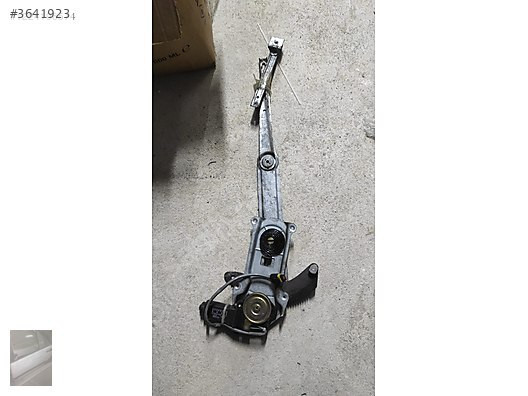 5.2 94 G CHEROKEE SAĞ ÖN CAM KRİKO