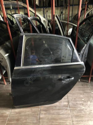 ÇIKMA HATASIZ AUDİ A4 SOL ARKA KAPI