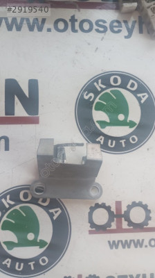 Toyota Yaris 2015 ön sol podye beyin tutucu braketi