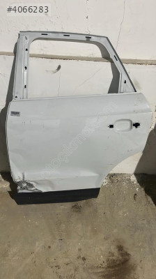 Audi Q3 sol arka kapı 12 18 ufak hasarlı