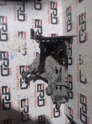 BMW F10 F11 F18 5 Serisi için Sol Radyatör Desteği 51647200793