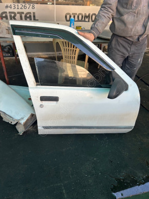 Renault 19 sağ ön kapı