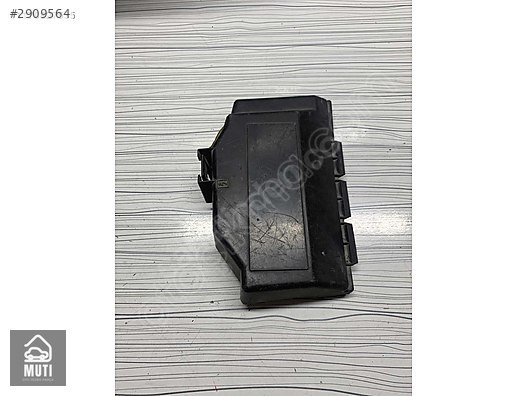 7703297190-RÖLE KUTU KAPAĞI megane Renault