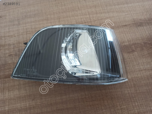 Volvo S40 / V40 2000-2003 Sinyal Lambası Sağ Siyah