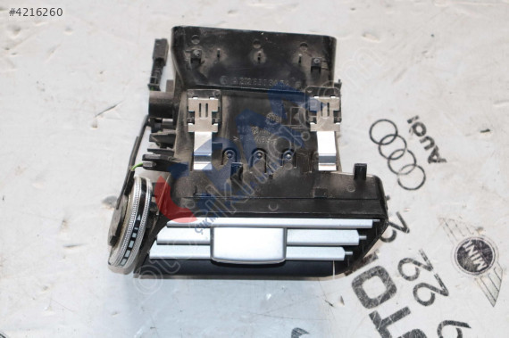 MERCEDES E SERİSİ A212 W212 SAĞ KALORİFER HAVALANDIRMA IZGARASI