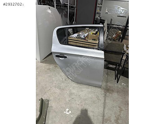 İ20 sağ arka kapı