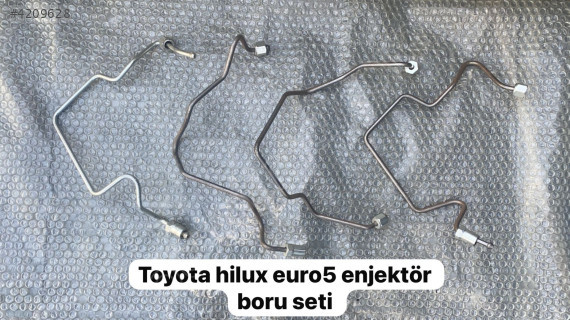 TOYOTA HİLUX EURO5 ENJEKTÖR BORU SETİ                  (XS811S25)
