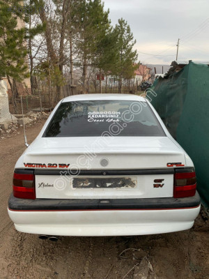 Vectra a bagaj kapağı