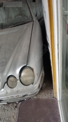 Mercedes E200 e class  sol çamurluk çıkma