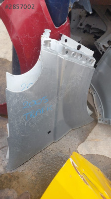 Renault Trafic sağ çamurluk