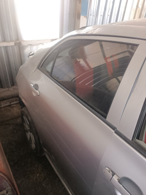 Toyota Corolla 2009 sağ arka kapı