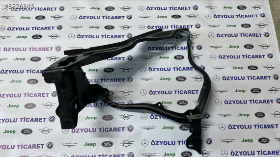 MERCEDES W212 E Serisi Makyajlı Sol Far Yuvası A2126200500