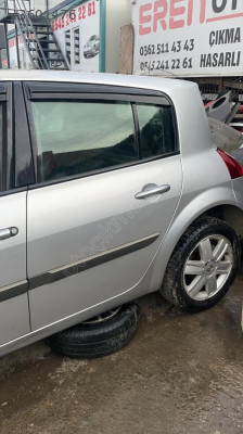 Renault Megane hcback 2 sol arka kapı