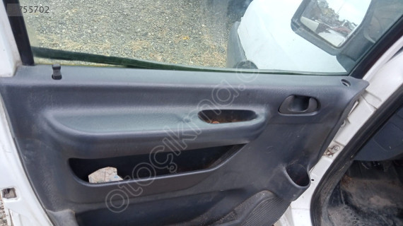 Fiat Scudo Otomatik Motorlu Sol Ön Cam Krikosu Yedek Parça
