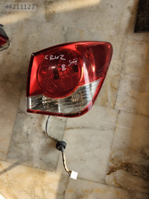 chevrolet cruze sedan sağ arka stop çıkma orjinal hafif çatlak