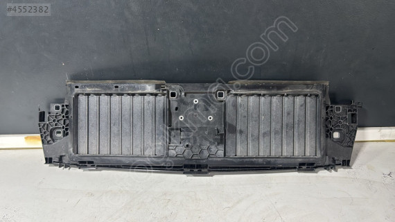 MERCEDES E SERİ W214 ÖN HAVALANDIRMA PERDESİ 2145000000