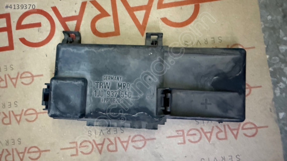 1J0937550 Volkswagen Golf 4 Bora Sigorta Kutusu Kapağı