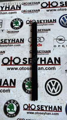 9823196580 Opel corsa f 2023 sağ arka kapı iç sıyırıcı fitili