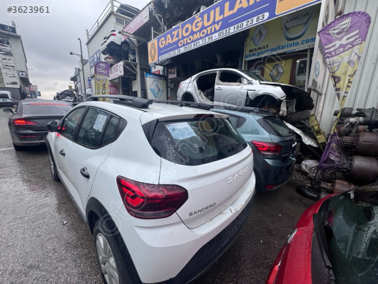 Dacia Sandero Stepway Çıkma Sol Arka Kapı Beyaz Renk