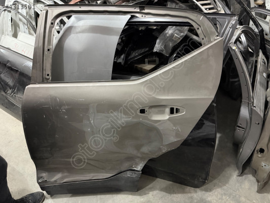 VOLVO XC40 ÇIKMA ORJİNAL SOL ARKA KAPI BD1