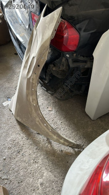 AUDI Q3 SAĞ ÖN ÇAMURLUK