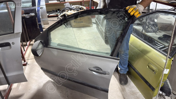 Renault Megane iki sol ön kapı 10.000