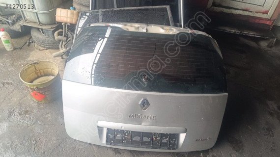 Megan 2 arka bagaj camlı çıkma