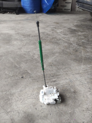 Fiat egea sağ arka kapı kilidi