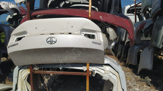 Toyata corolla bagaj kapagı