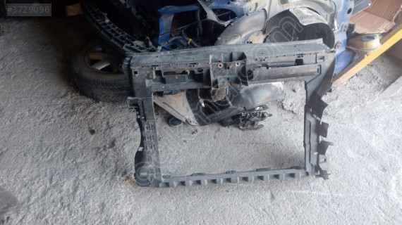 2013 Volkswagen Caddy ön panel çıkma