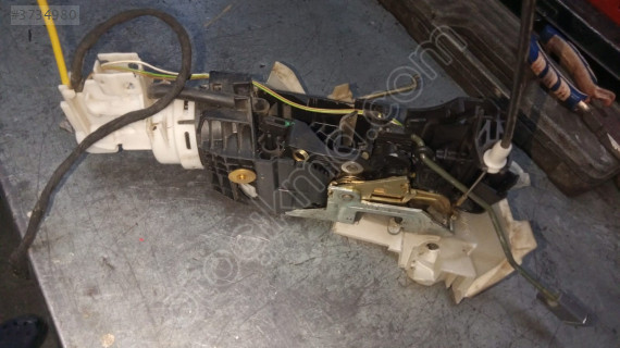 Mercedes w220 s serisi sağ ön kapı kilidi (220 720 04 35) yedek p