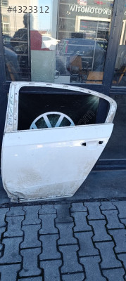 VOLKSWAGEN PASSAT B7 ÇIKMA SOL ARKA KAPI