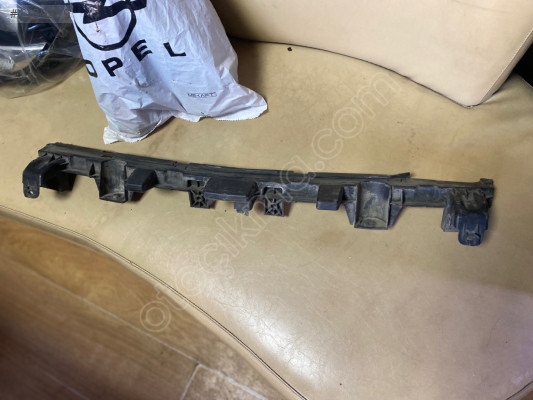 OPEL ASTRA H MAKYAJSIZ ÖN TAMPON ORTA BRAKETİ 24460992